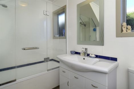 Photo of property in 2 Ely Place, Bethlehem, Tauranga, 3110