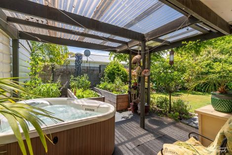 Photo of property in 2b Terminus Street, Silverstream, Upper Hutt, 5019