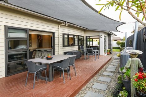 Photo of property in 4a Silkwood Place, Fitzherbert, Palmerston North, 4410