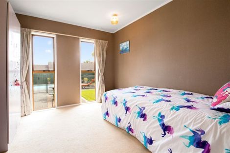 Photo of property in 2 Cezanne Place, New Lynn, Auckland, 0600