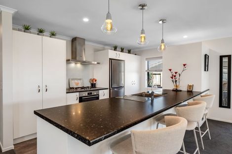 Photo of property in 8 Ash Close, Levin, 5510