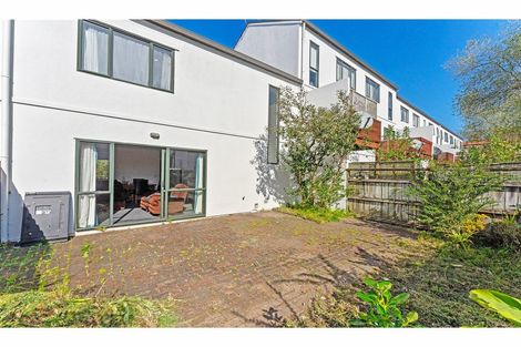 Photo of property in Lynn Park Terrace, 28/12 Ambrico Place, New Lynn, Auckland, 0600