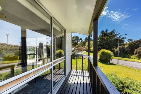 Photo of property in 5 Halyard Place, Whitby, Porirua, 5024