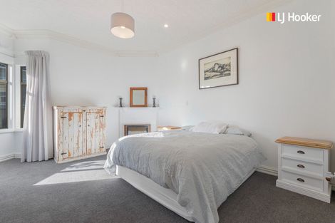 Photo of property in 69 Hargest Crescent, Saint Clair, Dunedin, 9012