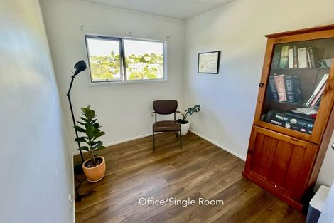 Photo of property in 2/56 Knightsbridge Drive, Forrest Hill, Auckland, 0620