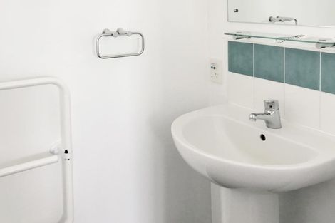 Photo of property in 1 Kinapori Terrace, Newlands, Wellington, 6037