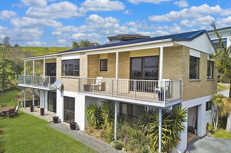 Photo of property in 58 Stratford Drive, Cable Bay, 0420