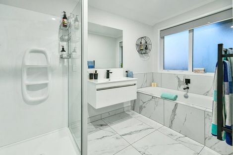 Photo of property in 2 Peacock Place, Pokeno, 2402