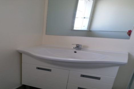 Photo of property in 4/41 Greenslade Crescent, Northcote, Auckland, 0627