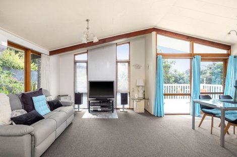 Photo of property in 2 Karaka Road, Bluff Hill, Napier, 4110
