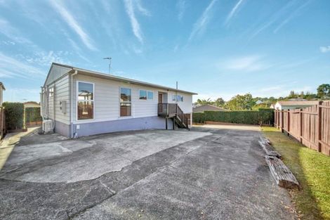 Photo of property in 2/52 Highland Park Drive, Highland Park, Auckland, 2010
