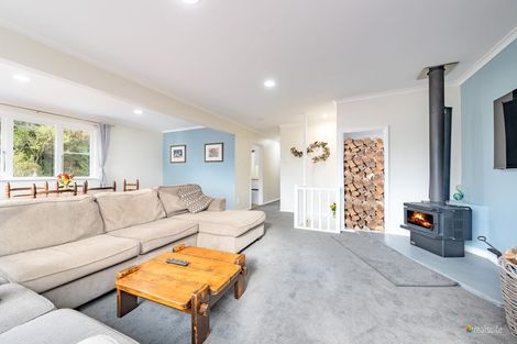 Photo of property in 31 Wyndham Road, Pinehaven, Upper Hutt, 5019