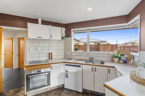 Photo of property in 33 Daniels Road, Redwood, Christchurch, 8051