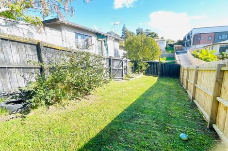 Photo of property in 1/26 Ludlow Terrace, Totara Vale, Auckland, 0627