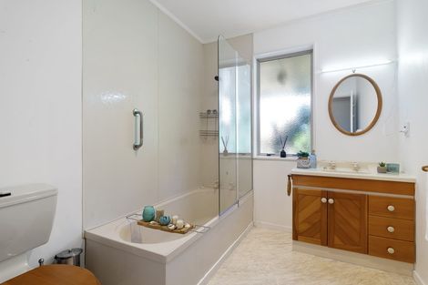 Photo of property in 10 Tiromoana Road, Raumati South, Paraparaumu, 5032