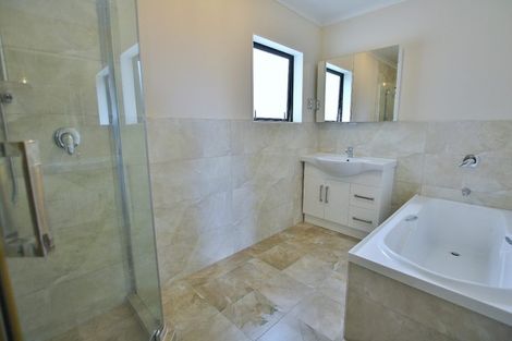 Photo of property in 104 Lake Panorama Drive, Henderson Valley, Auckland, 0612