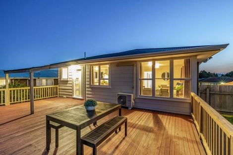 Photo of property in 32 Beauzami Crescent, Ascot Park, Porirua, 5024