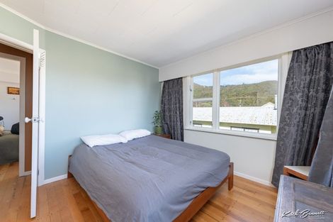 Photo of property in 6 Bella Grove, Naenae, Lower Hutt, 5011