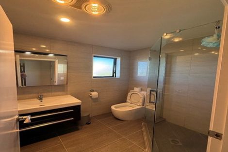 Photo of property in 28 Baulcomb Parade, Windsor Park, Auckland, 0632