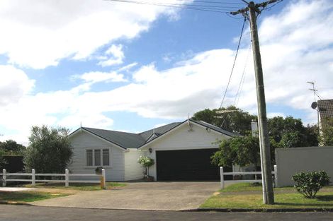 Photo of property in 11 Crete Avenue, Milford, Auckland, 0620