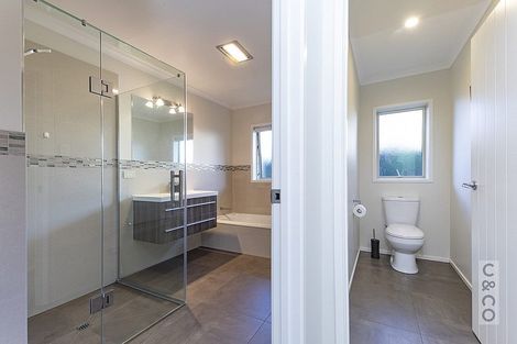 Photo of property in 8 Larmer Drive, Kumeu, 0810