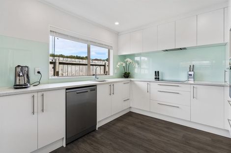 Photo of property in 16 Motutapu Avenue, Manly, Whangaparaoa, 0930