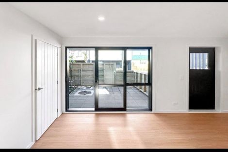 Photo of property in 2/8 Victoria Street, Ebdentown, Upper Hutt, 5018