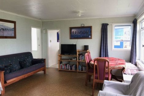 Photo of property in 11 Second Avenue, Urenui, 4377
