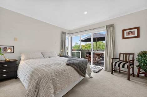 Photo of property in 40 Gillett Place, Botany Downs, Auckland, 2014