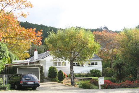 Photo of property in 86 Pinehaven Road, Pinehaven, Upper Hutt, 5019