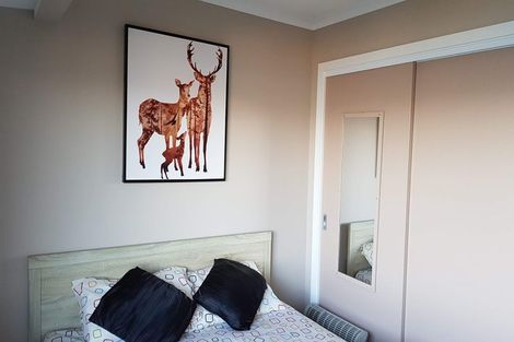 Photo of property in 6b Sunhaven Drive, Newlands, Wellington, 6037