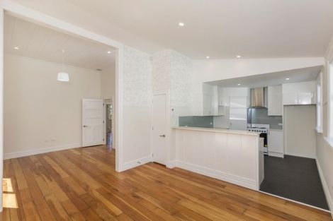 Photo of property in 1/1 Balmain Road, Birkenhead, Auckland, 0626