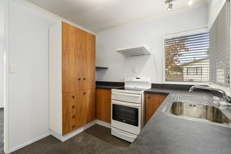 Photo of property in 4 Coromandel Court, Roslyn, Palmerston North, 4414