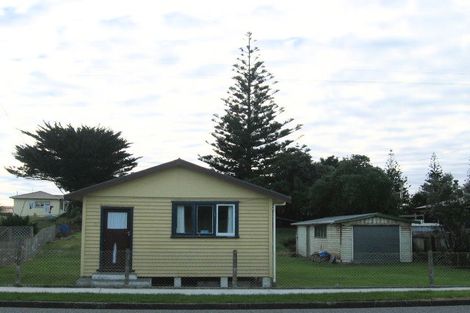 Photo of property in 83 Moana Street, Otaki Beach, Otaki, 5512