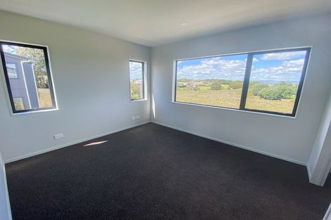 Photo of property in 30 Matawhanga Drive, Wattle Downs, Auckland, 2103