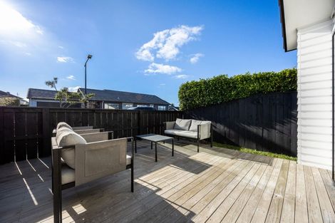 Photo of property in 33 Makete Crescent, Hobsonville, Auckland, 0618