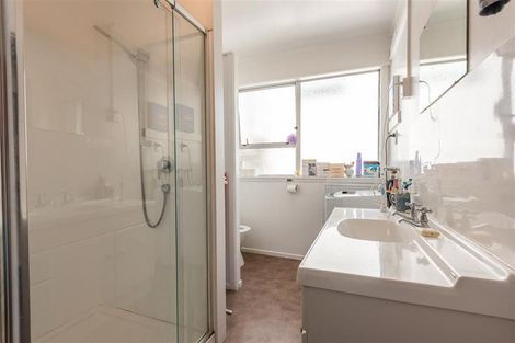 Photo of property in 137 Kelburn Parade, Kelburn, Wellington, 6012