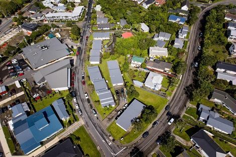 Photo of property in Batchelor Street Flats, 2-16 Batchelor Street, Newlands, Wellington, 6037