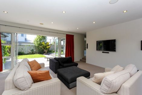 Photo of property in 4 Links Drive, Waiwhakaiho, New Plymouth, 4312