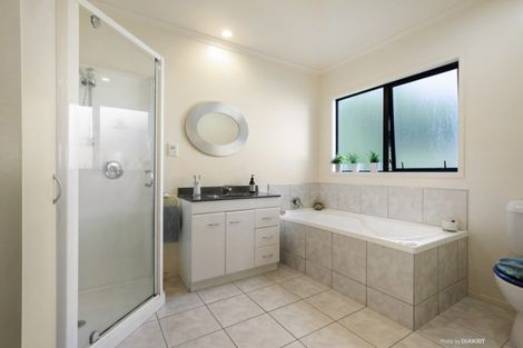 Photo of property in 39 Dress Circle, Newlands, Wellington, 6037