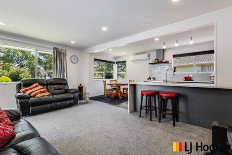 Photo of property in 8 Leaver Place, Weymouth, Auckland, 2103