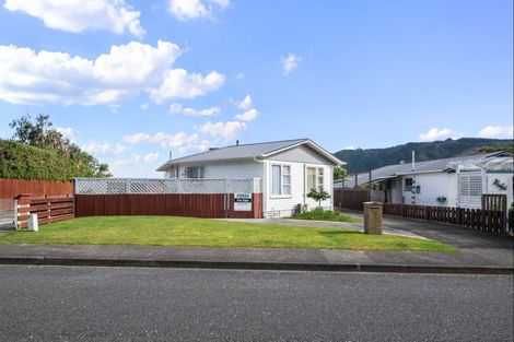 Photo of property in 20 Vista Crescent, Maoribank, Upper Hutt, 5018
