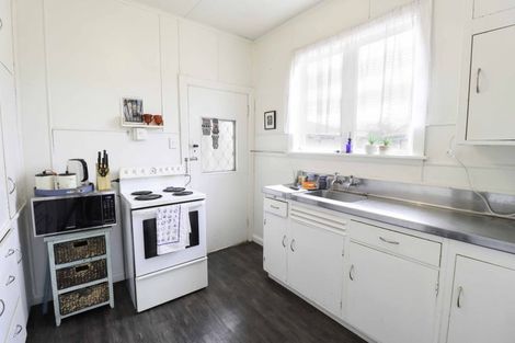 Photo of property in 33 Rewa Street, Takaro, Palmerston North, 4412