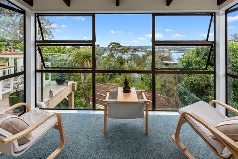 Photo of property in 17 Chatham Avenue, Paremoremo, Auckland, 0632