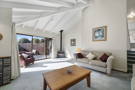 Photo of property in 5 Roman Close, Silverstream, Upper Hutt, 5019