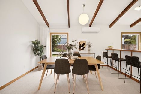 Photo of property in 3 Raekura Place, Redcliffs, Christchurch, 8081