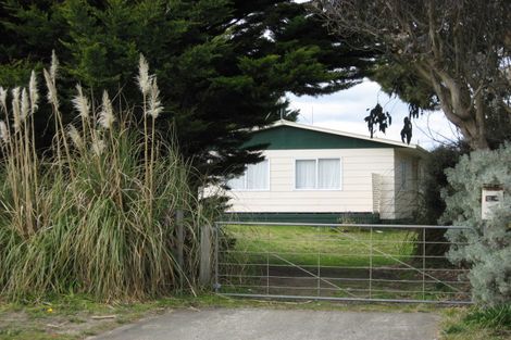 Photo of property in 48 Sarah Street, Waikawa Beach, Manakau, 5573