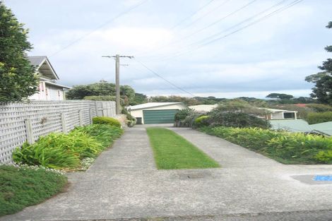 Photo of property in 2 Mira Grove, Paekakariki, 5034