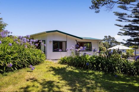 Photo of property in 15 Awanui Street, Merrilands, New Plymouth, 4312