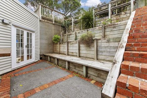Photo of property in 41 Fairview Crescent, Kelburn, Wellington, 6012